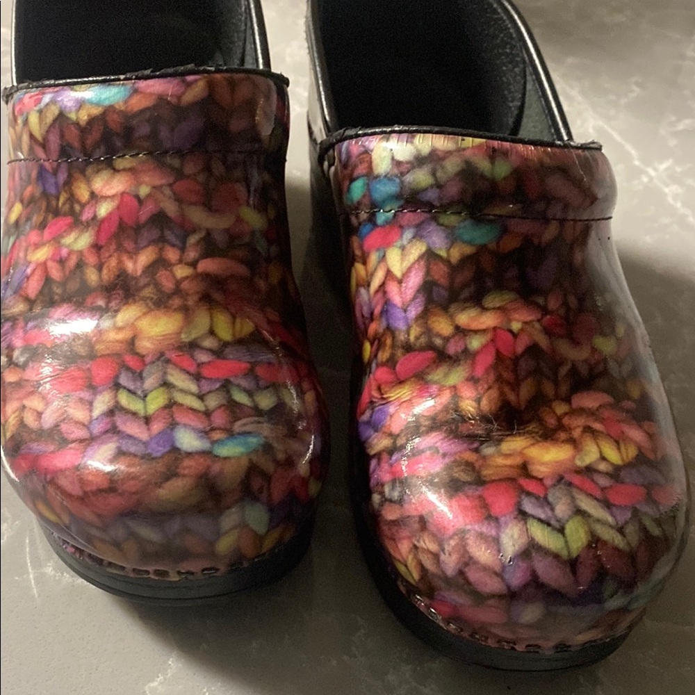 Colorful Knit Pattern Clogs